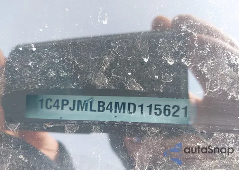 2021 Jeep Cherokee Latitude Plus 4X4 z USA, uszkodzony, nr VIN 1C4PJMLB4MD115621